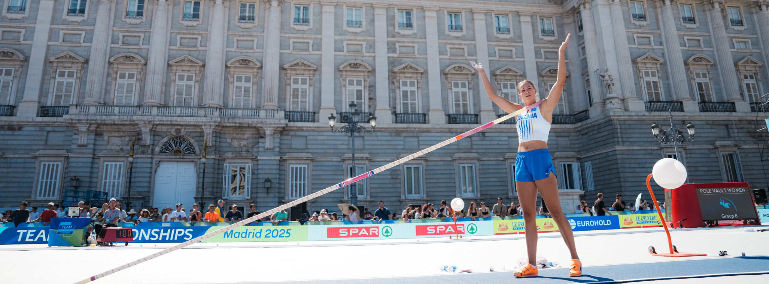 Chequia comienza liderando el Europeo por Equipos tras una espectacular jornada de pértiga en el Palacio Real Chequia comienza liderando el Europeo por Equipos tras una espectacular jornada de pértiga en el Palacio Real